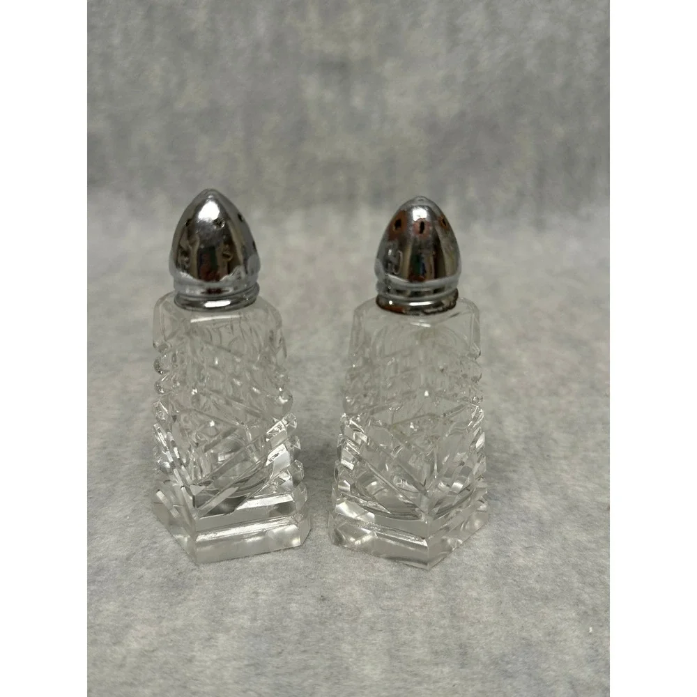 Vintage Pressed Glass Salt and Pepper Shakers Clear‎ Diamond Cut Geometric